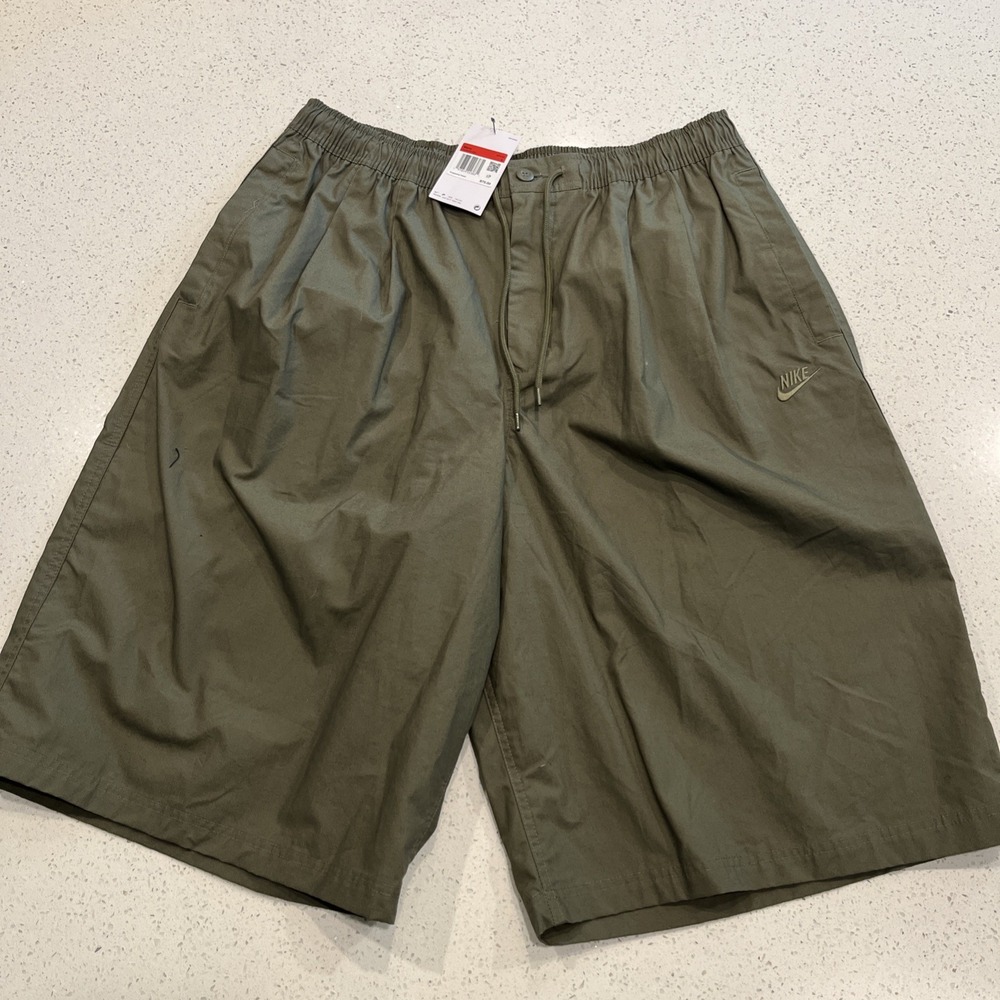 Nike Oversized Fit Shorts Men's L Olive Green Casual Streetwear HJ2540-222 NWT
